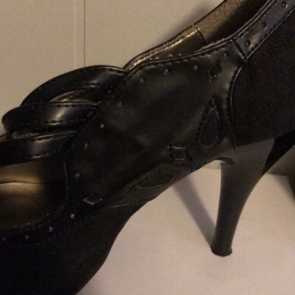 Black faux suede and leather high heels. - Picture 2 of 4